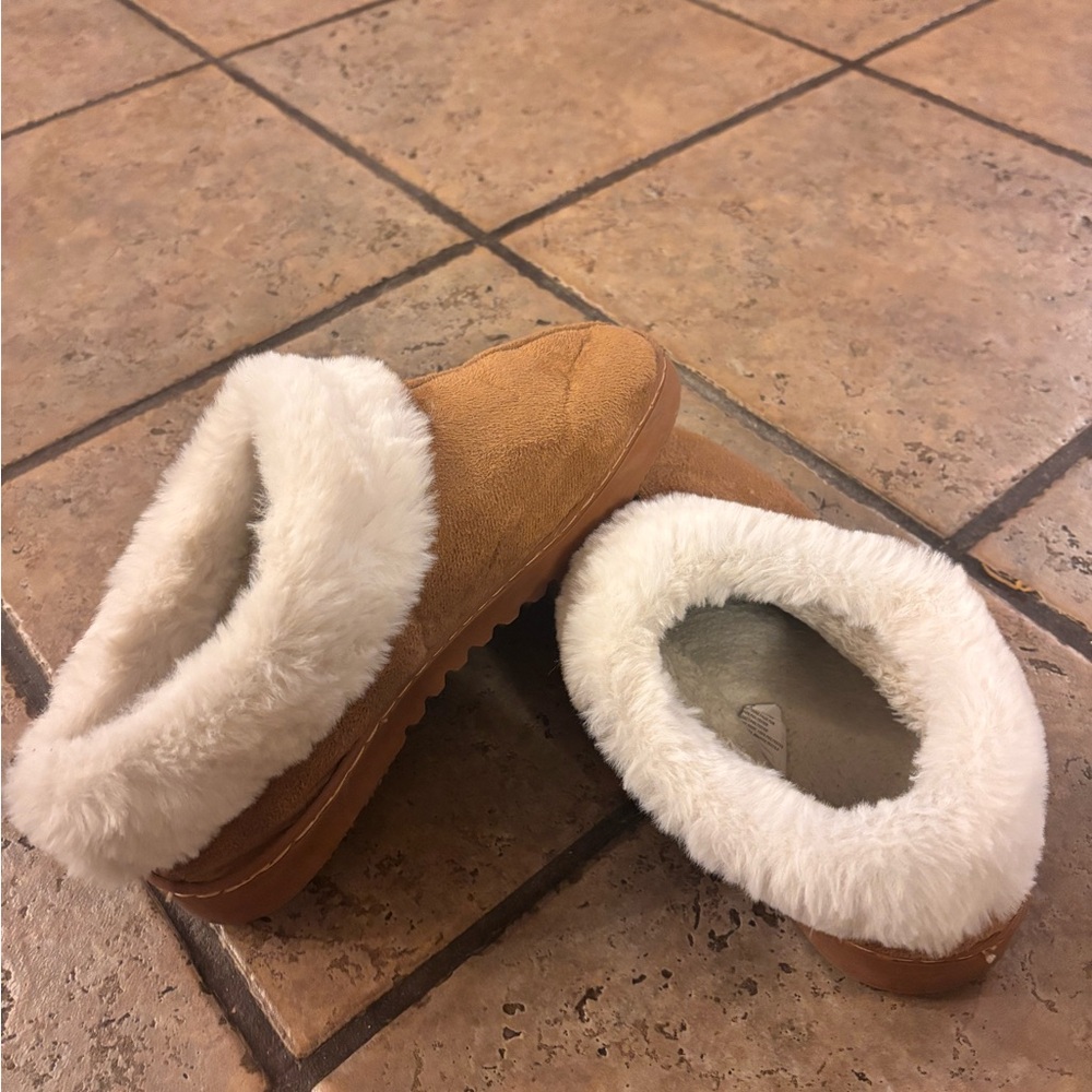 Cozy Faux Fur Lined Slippers in Chestnut